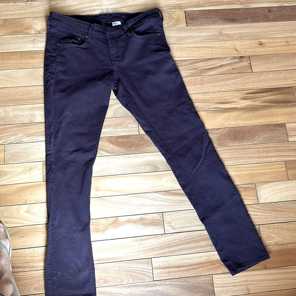 Purple H&M low waisted skinny jeans.  Size 29/30 .  Good condition.